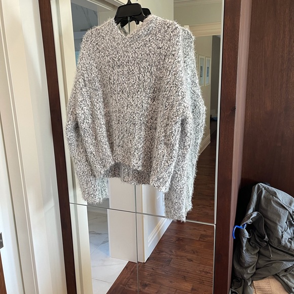 Cozy new hoodie - Picture 3 of 4